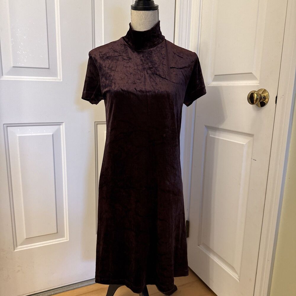 BROWN MOCK NECK DKNY Brown short sleeve Dress stretch velveteen Size M Woman’s